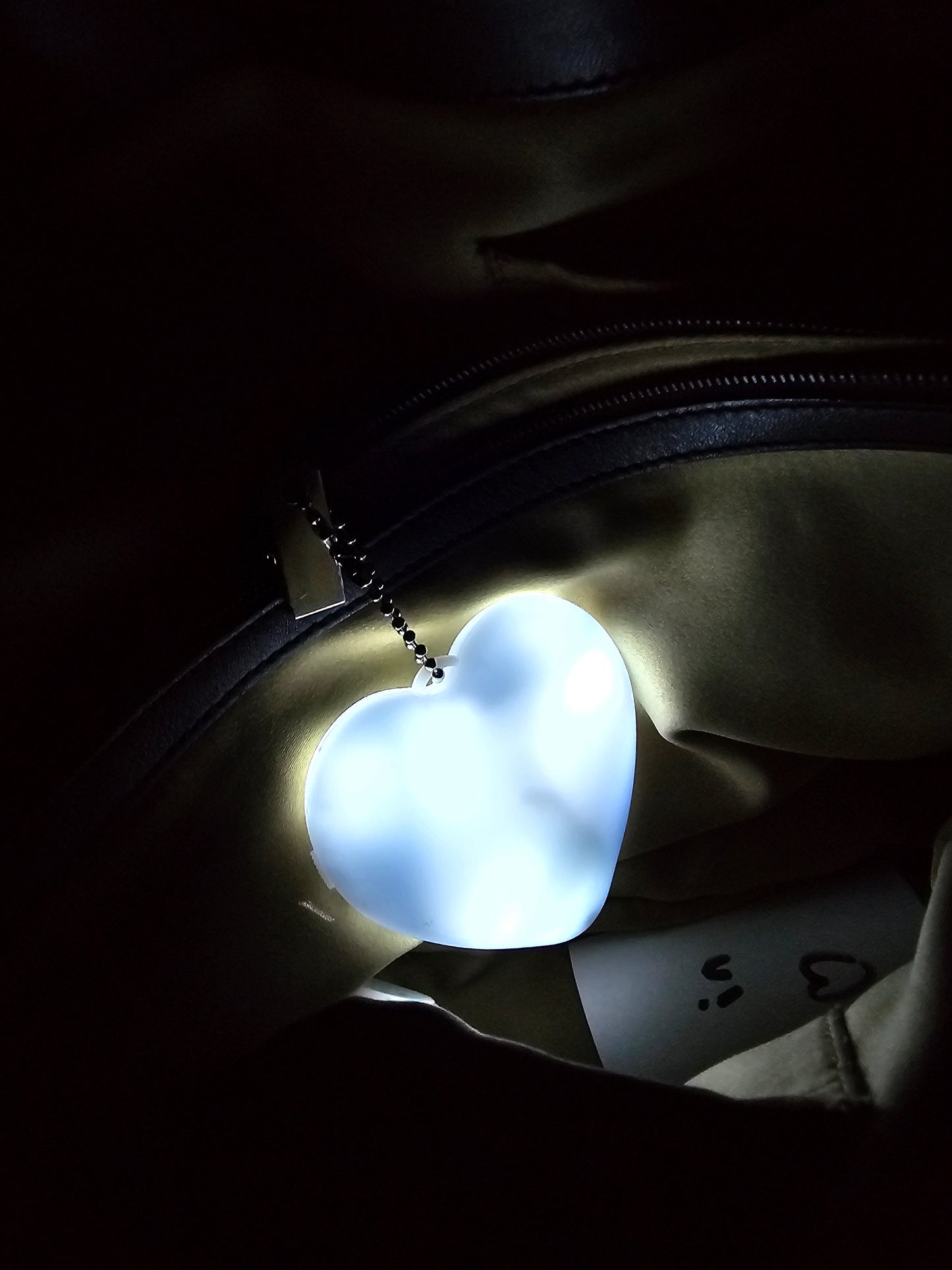 HeartGlow™ – The Cutest Glowing Bag Charm!
